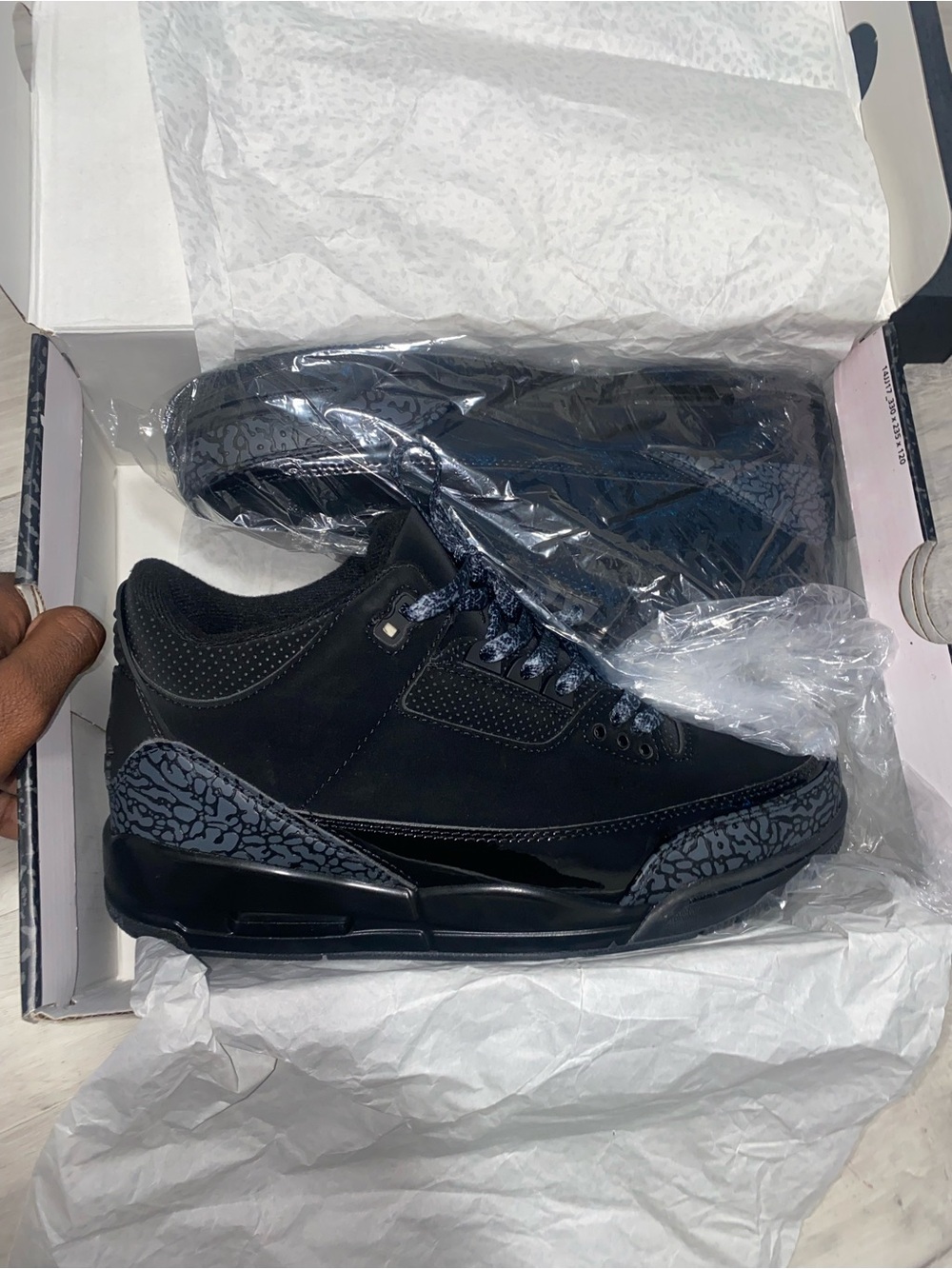 Men's Black Low-Top Athletic Sneakers with Grey & black Detail